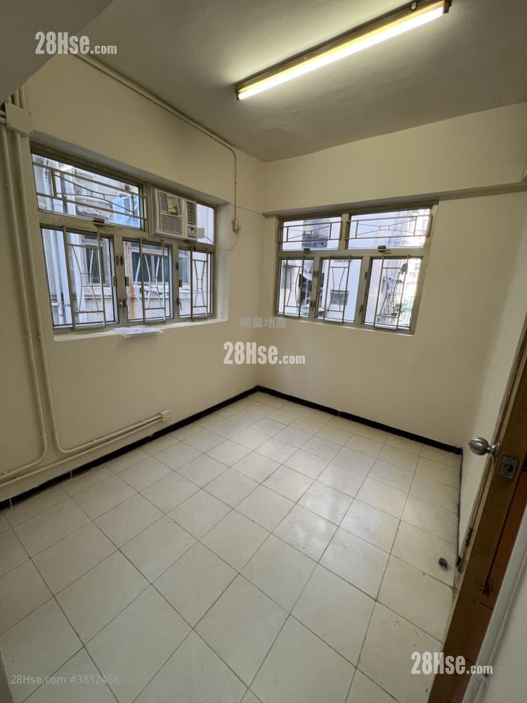 有利大樓 租盤 開放式間隔 , 1 浴室 100 平方呎