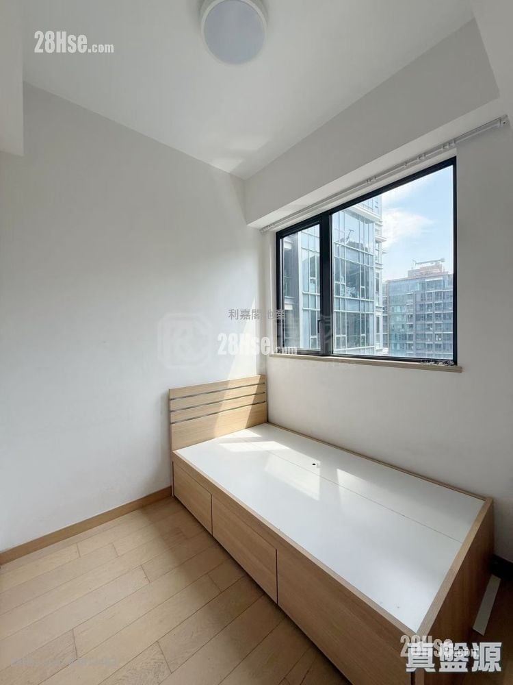 The Bloomsway Sell 3 Bedrooms 976 ft²