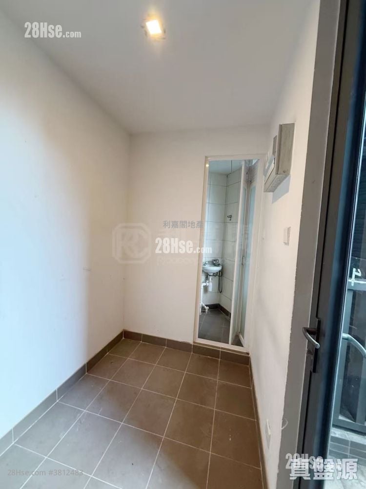 The Bloomsway Sell 3 Bedrooms 976 ft²