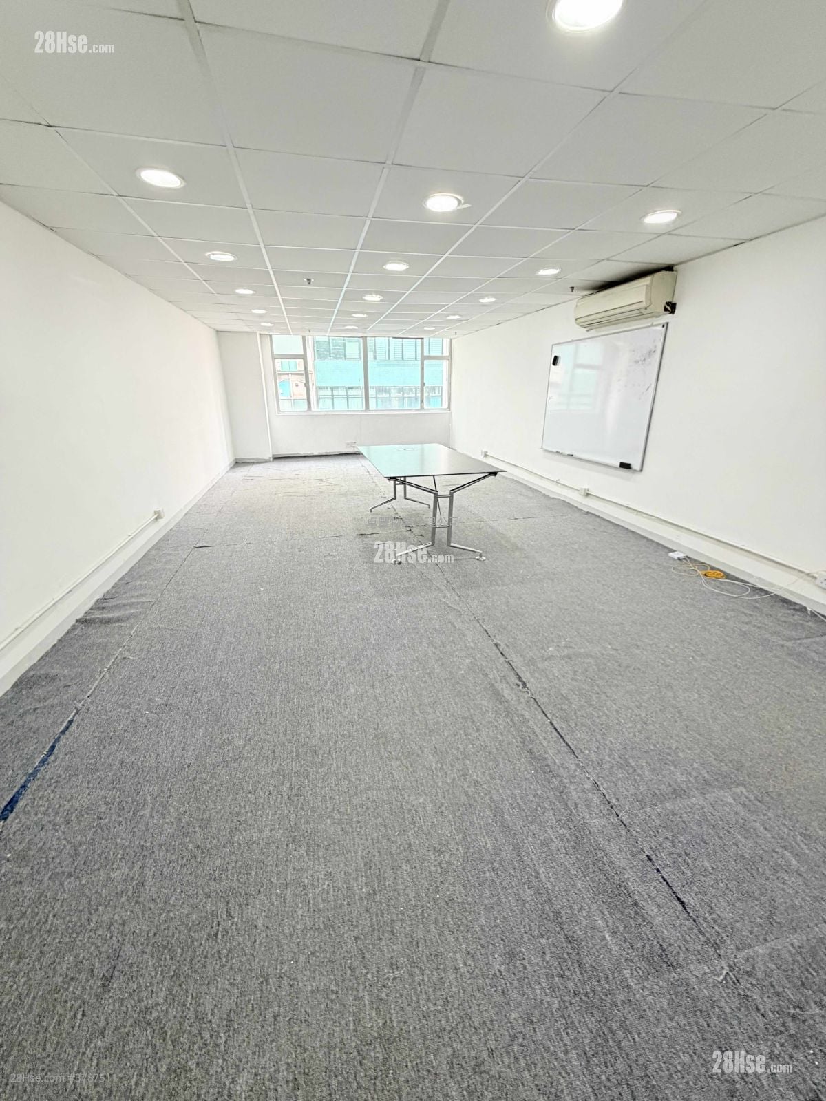 Dragon Industrial Building Rental Studio 462 ft²