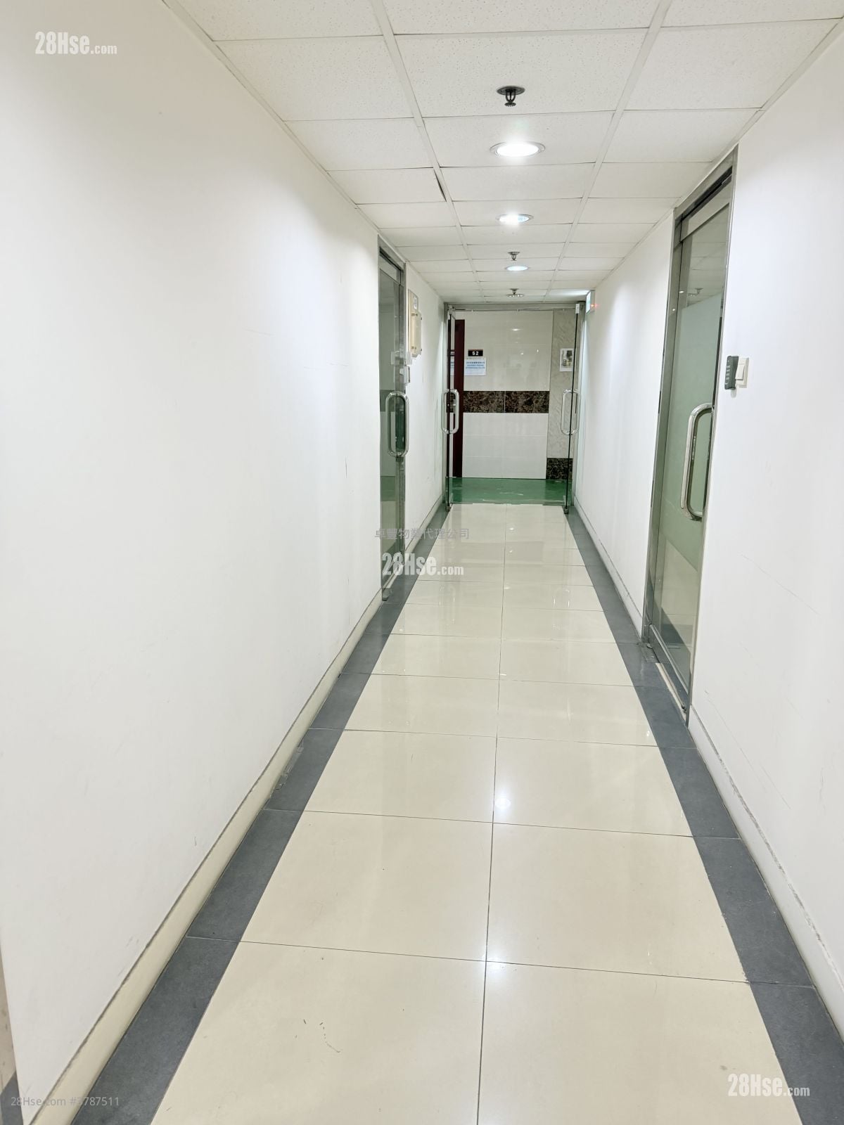 Dragon Industrial Building Rental Studio 462 ft²