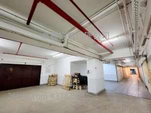Dragon Industrial Building Rental Studio 462 ft²