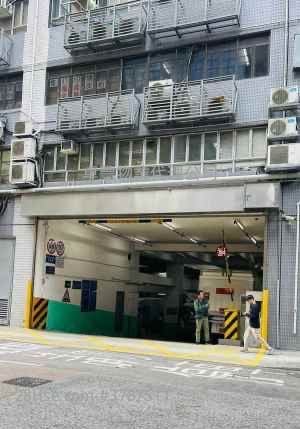 Dragon Industrial Building Rental Studio 462 ft²