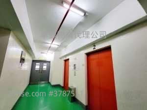 Dragon Industrial Building Rental Studio 462 ft²
