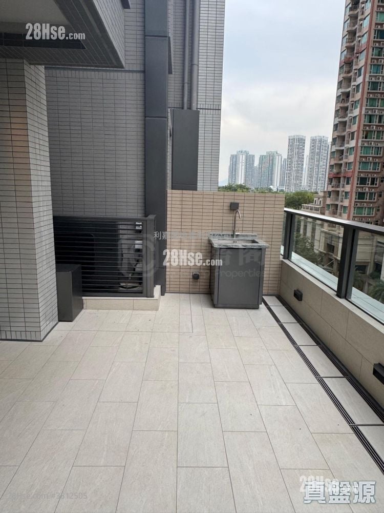 Yoho West Sell 245 ft²