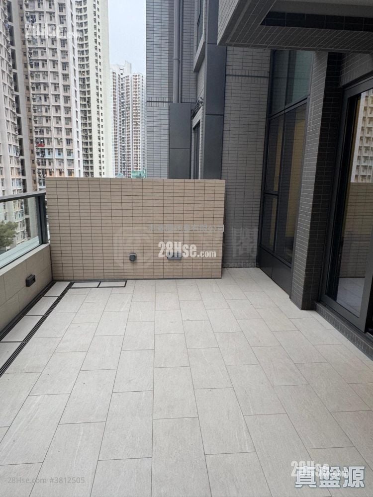 Yoho West Sell 245 ft²