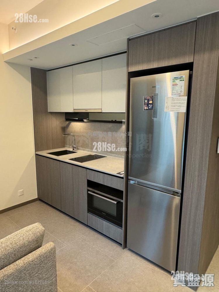 Yoho West Sell 245 ft²