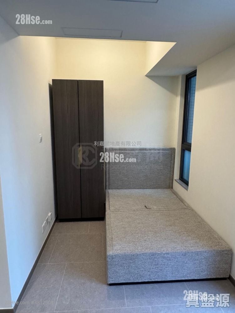 Yoho West Sell 245 ft²