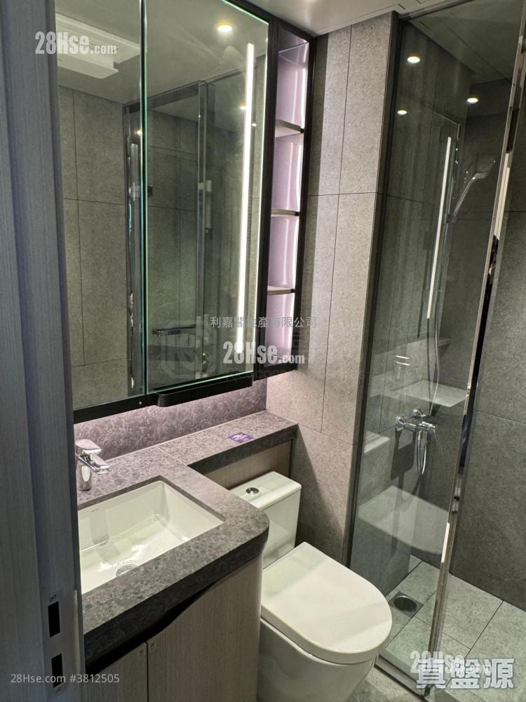 Yoho West Sell 245 ft²