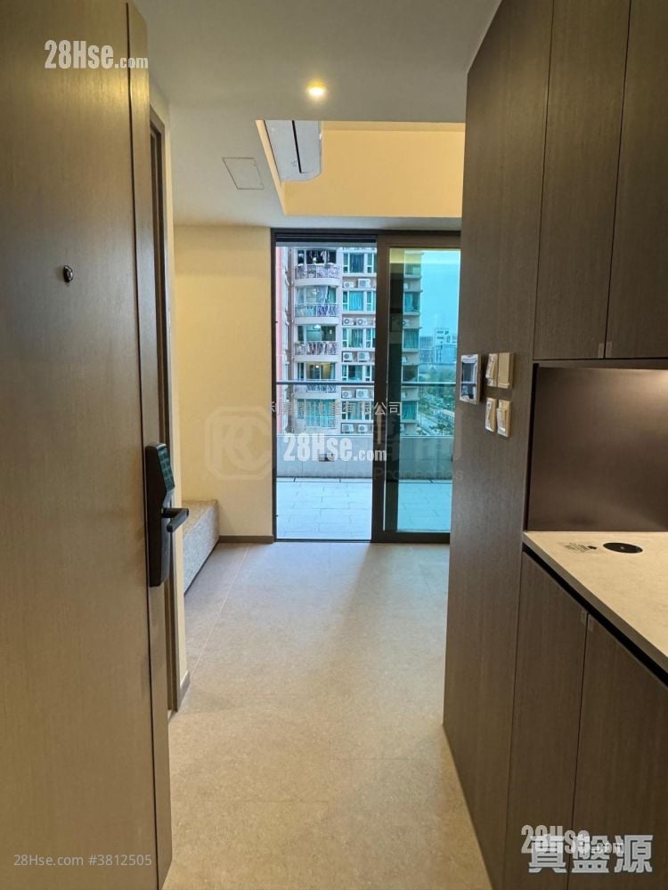 Yoho West Sell 245 ft²