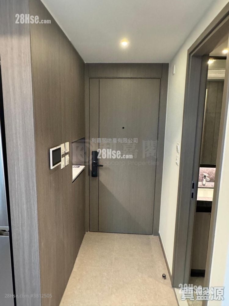 Yoho West Sell 245 ft²