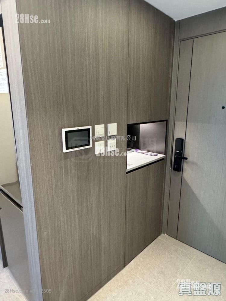 Yoho West Sell 245 ft²