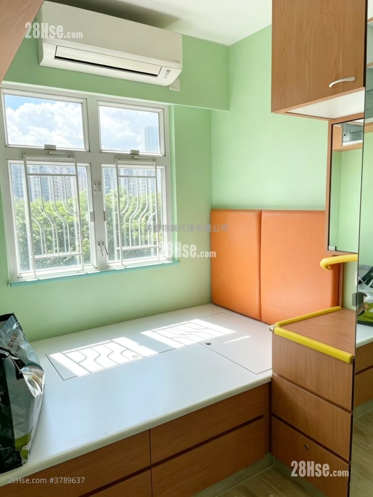 Ching Lai Court Sell 2 Bedrooms , 1 Bathroom 403 ft²