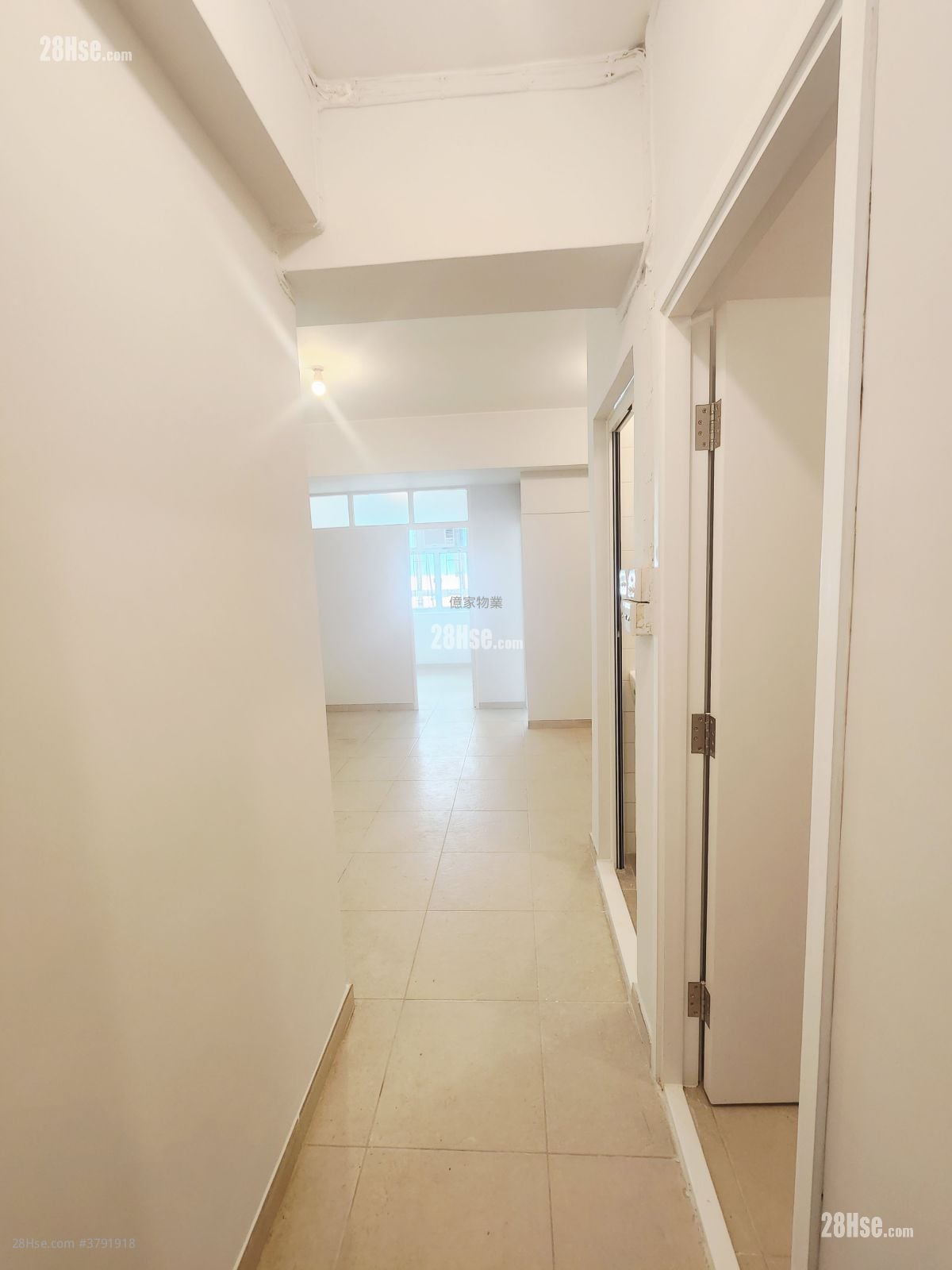 Kam Hoi Mansion Rental 2 Bedrooms , 1 Bathroom 375 ft²