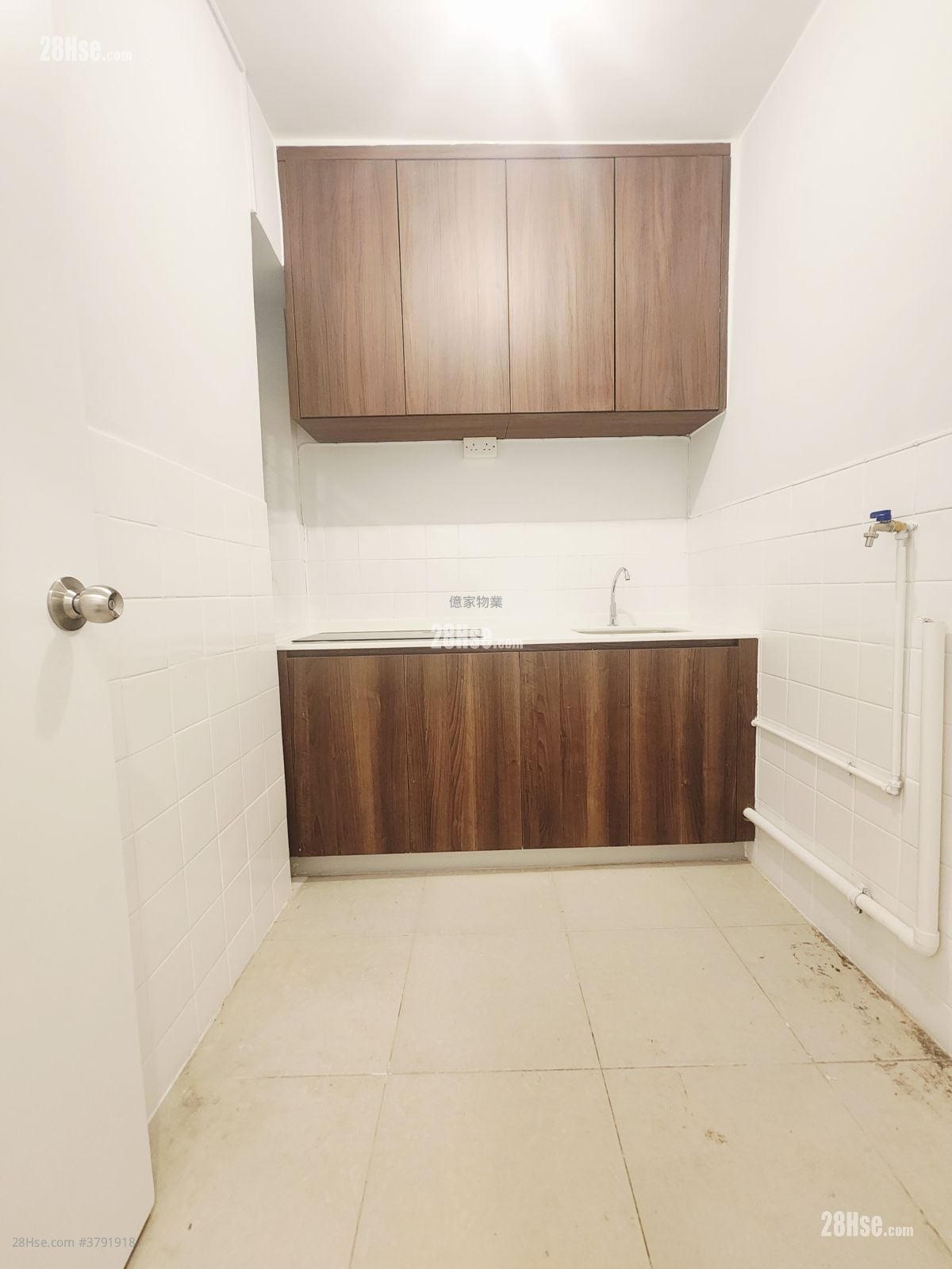 Kam Hoi Mansion Rental 2 Bedrooms , 1 Bathroom 375 ft²