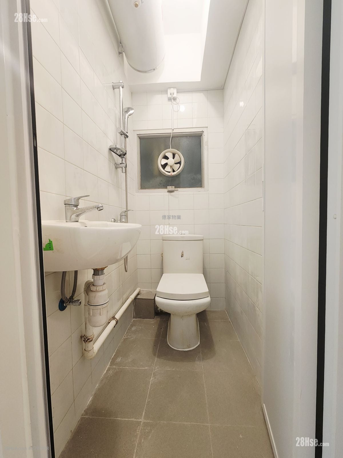 Kam Hoi Mansion Rental 2 Bedrooms , 1 Bathroom 375 ft²