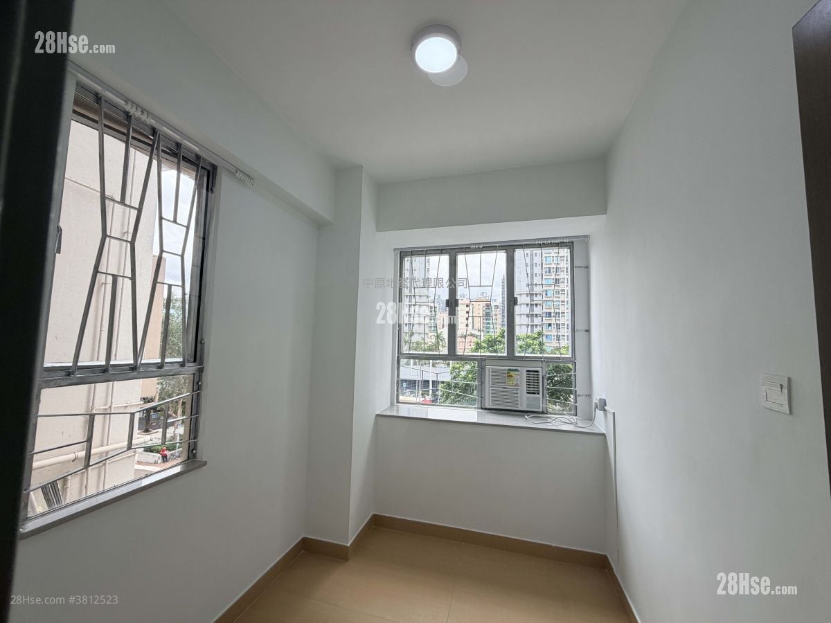 Fung Cheung Building Sell 2 Bedrooms 333 ft²
