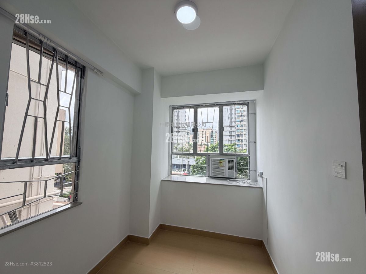 Fung Cheung Building Sell 2 Bedrooms 333 ft²