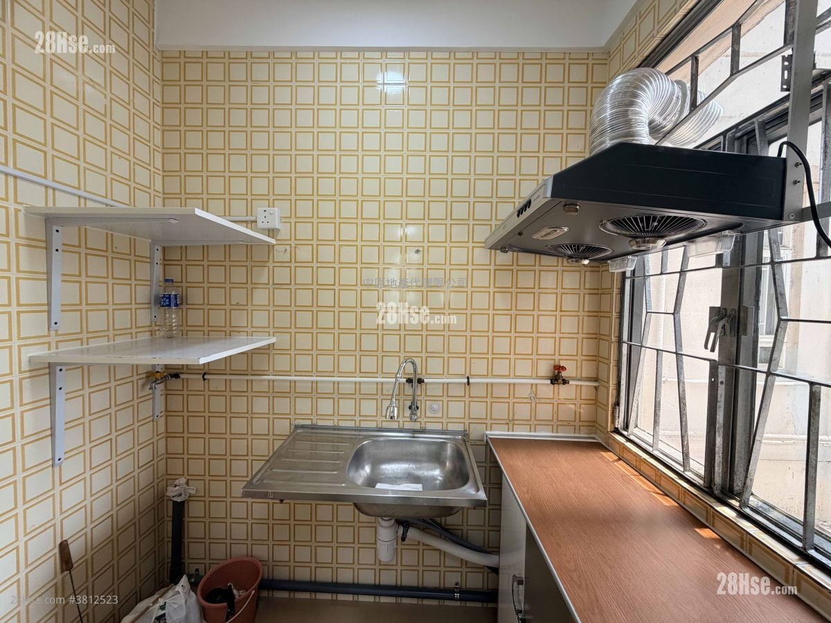 Fung Cheung Building Sell 2 Bedrooms 333 ft²