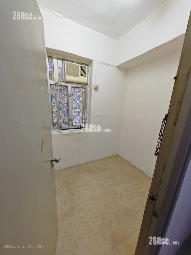50-50A Wing Hong Street Sell 3 Bedrooms , 3 Bathrooms 451 ft²