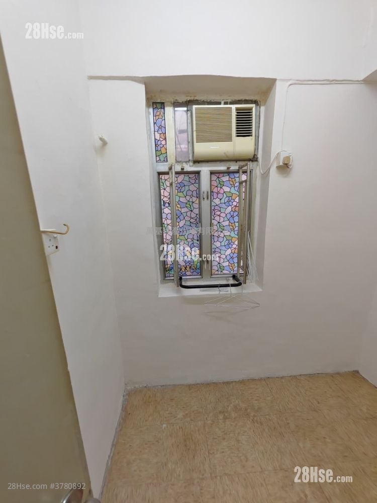 50-50A Wing Hong Street Sell 3 Bedrooms , 3 Bathrooms 451 ft²