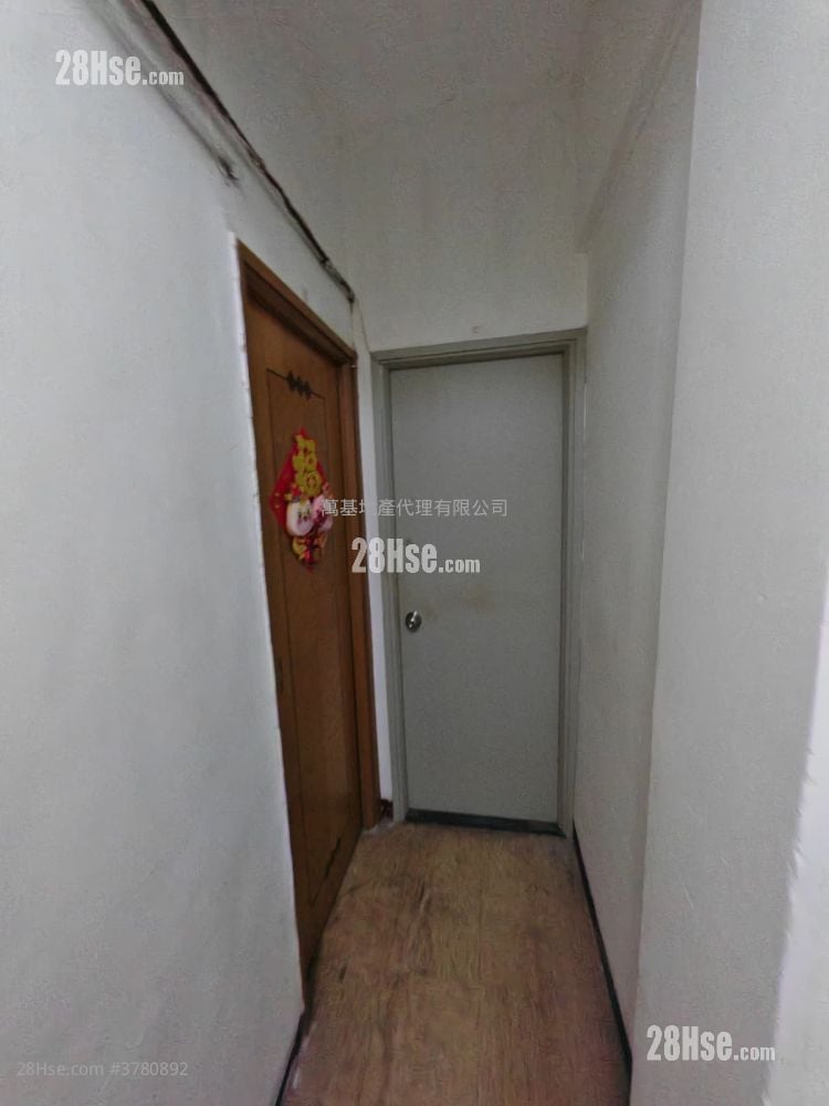 50-50A Wing Hong Street Sell 3 Bedrooms , 3 Bathrooms 451 ft²