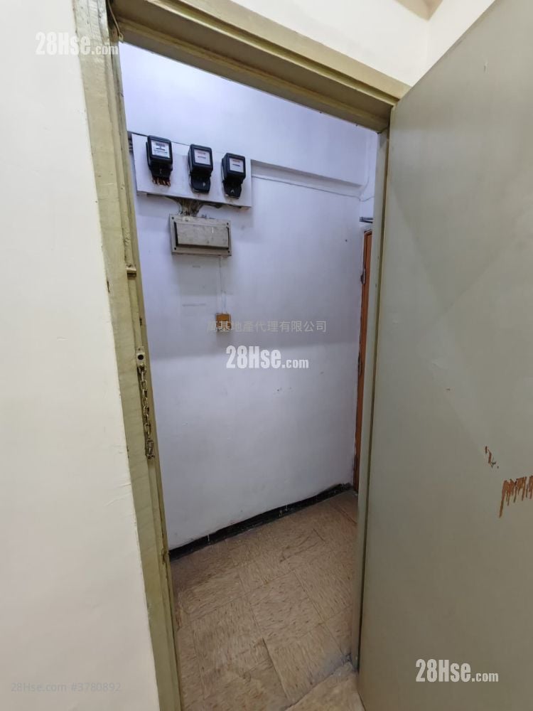 50-50A Wing Hong Street Sell 3 Bedrooms , 3 Bathrooms 451 ft²