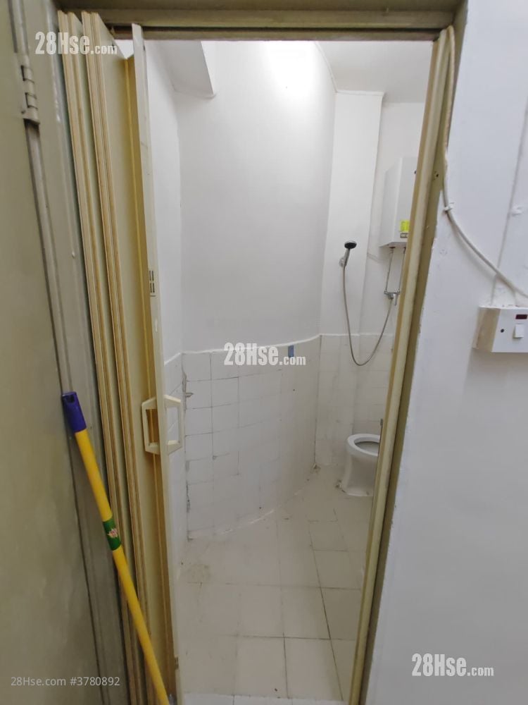 50-50A Wing Hong Street Sell 3 Bedrooms , 3 Bathrooms 451 ft²