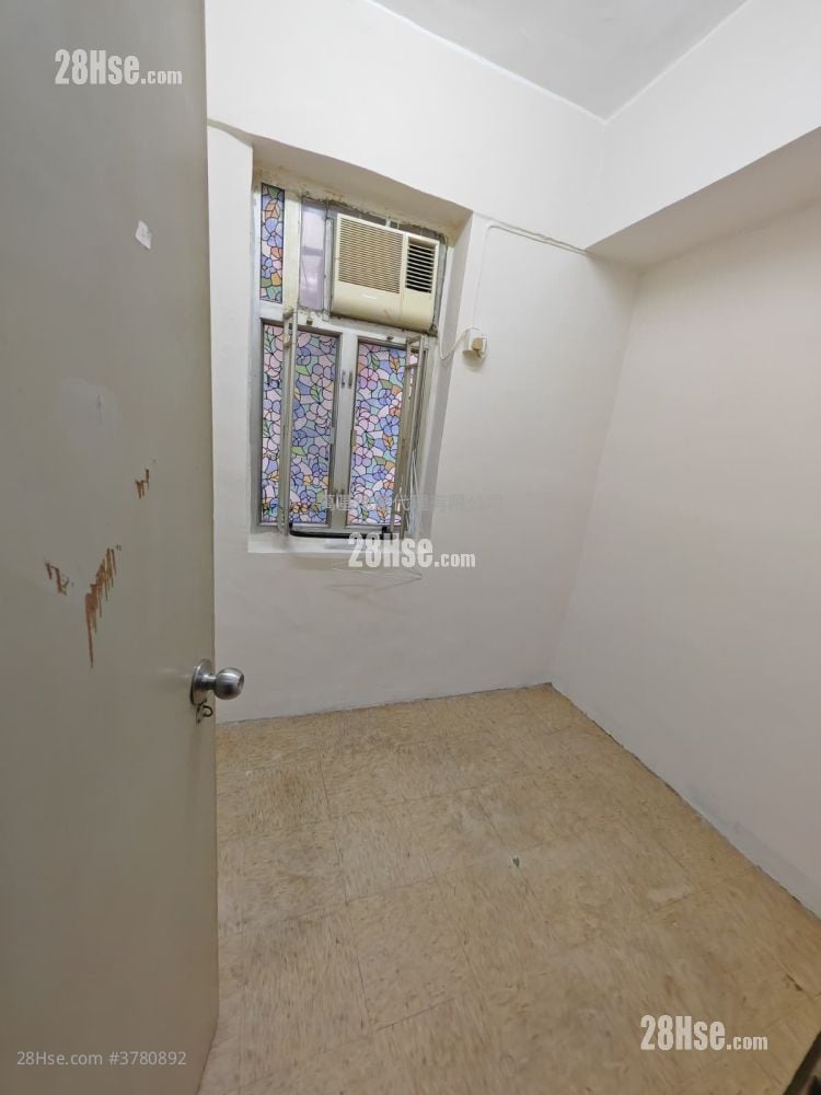 50-50A Wing Hong Street Sell 3 Bedrooms , 3 Bathrooms 451 ft²