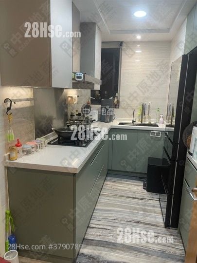 Peak One Sell 3 Bedrooms 1,084 ft²