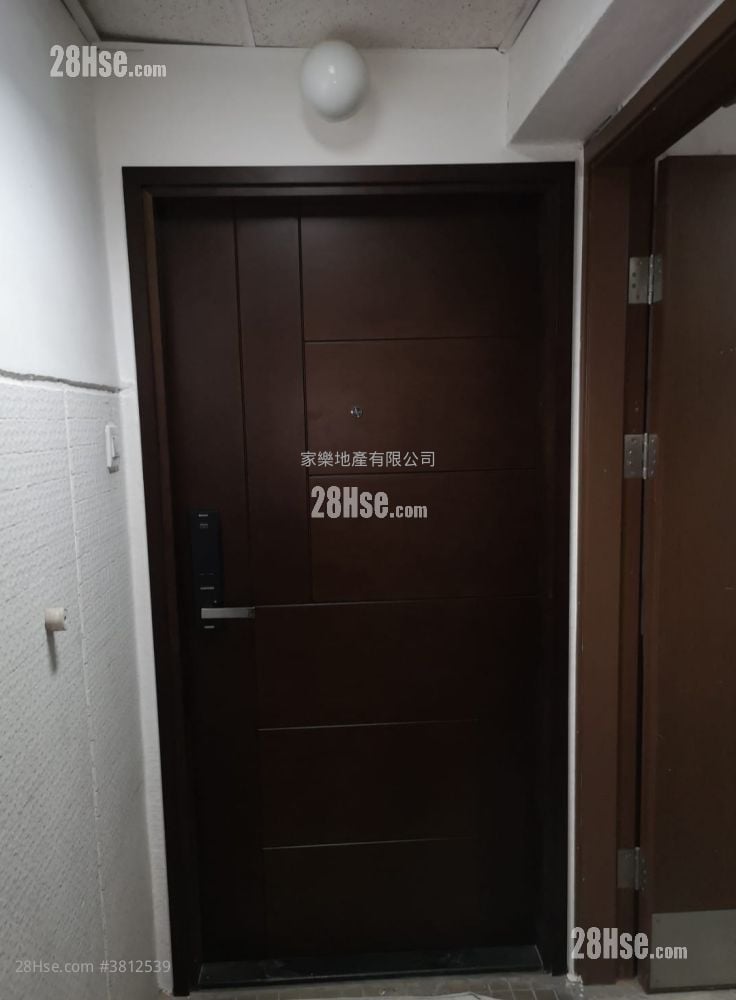 Lee Ga Building Rental 1 Bedroom , 1 Bathroom 300 ft²