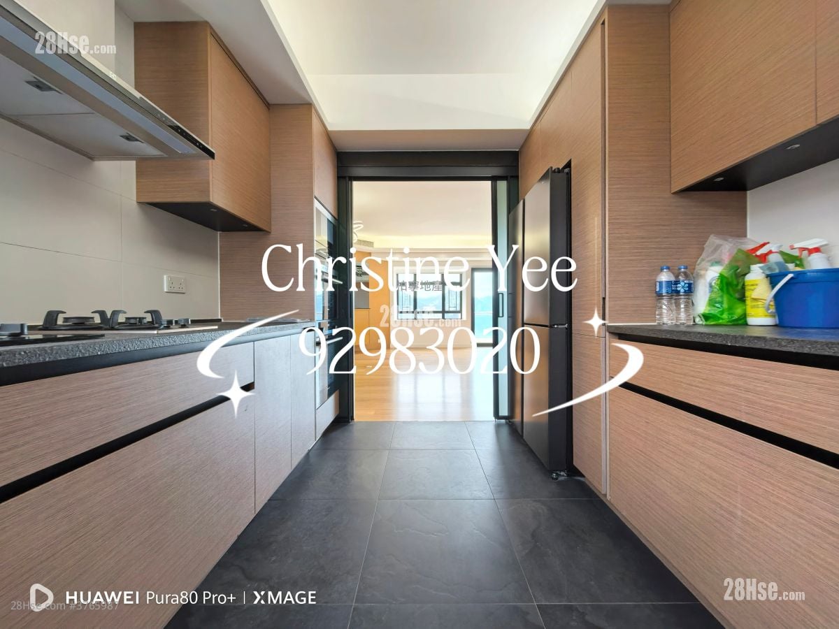 Cavendish Heights Rental 4 Bedrooms , 2 Bathrooms 1,811 ft²