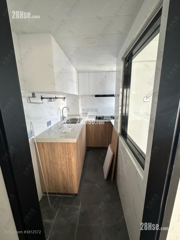 kitchen: Marina Garden Sell 3 Bedrooms 567 ft²