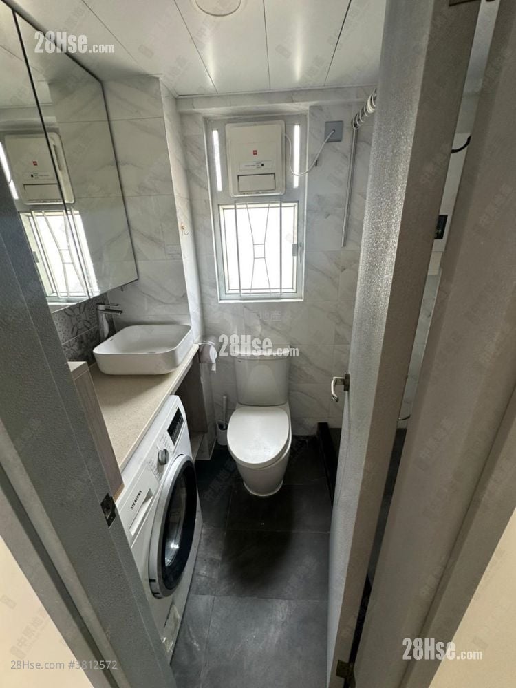 bathroom: Marina Garden Sell 3 Bedrooms 567 ft²