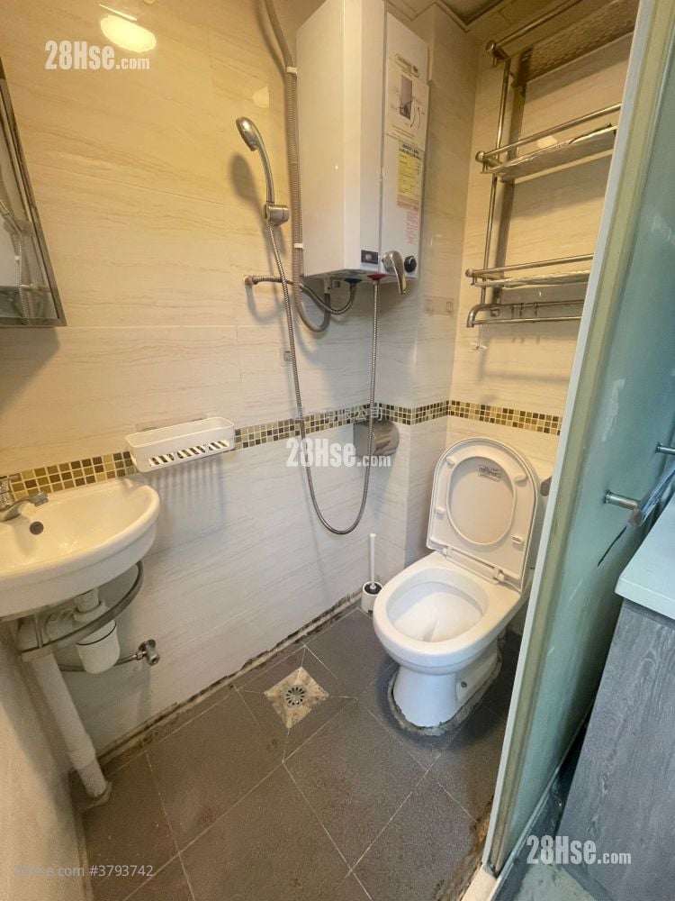 Long Wah Building Rental Studio , 1 Bathroom 130 ft²