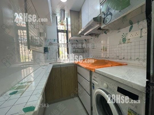 Luk Yeung Sun Chuen Sell 2 Bedrooms , 1 Bathroom 445 ft²