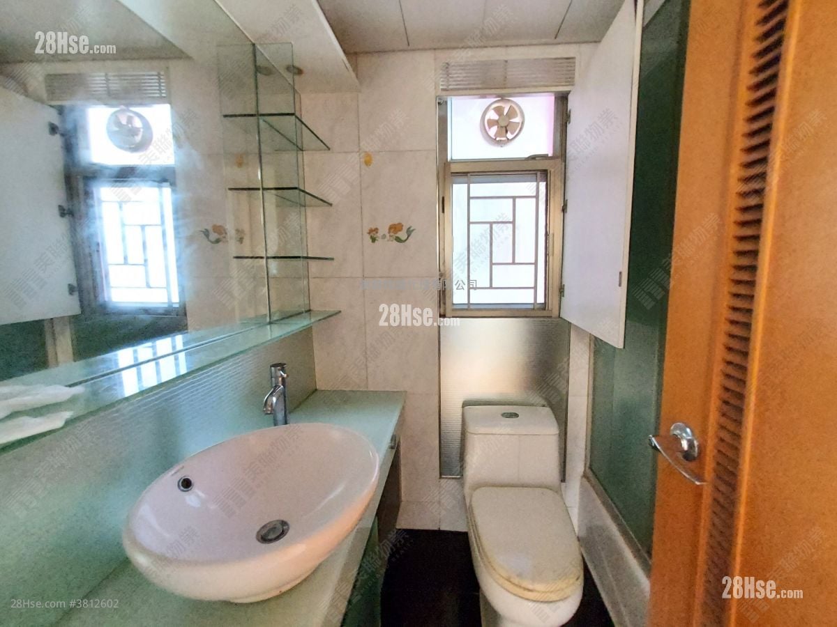 浴室: Yoho Town 租盘 2 房 , 1 浴室 393 平方尺