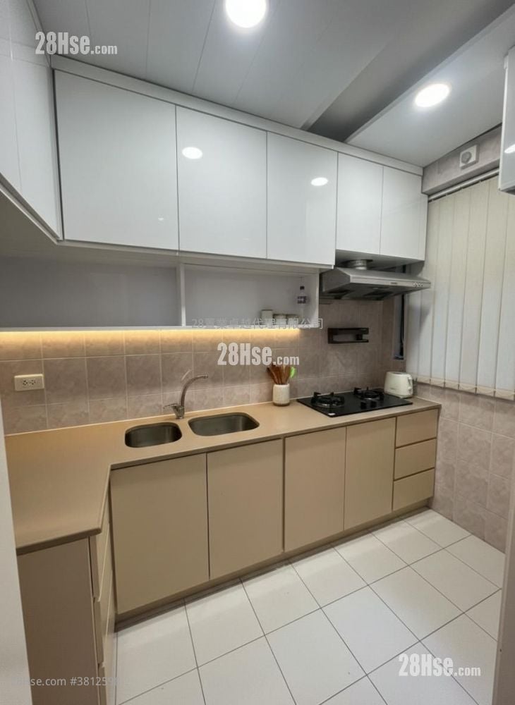 Tai Hing Gardens Sell 2 Bedrooms , 1 Bathroom 447 ft²