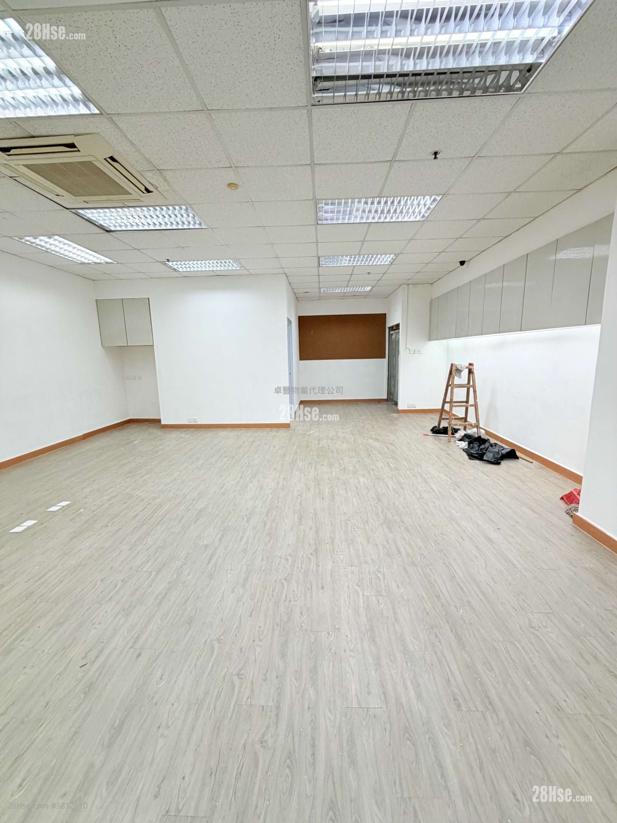 時運中心 租盤 3 房 1,150 平方呎