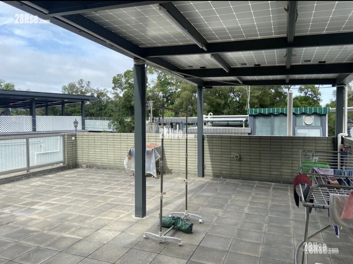 Village Sell 700 ft²