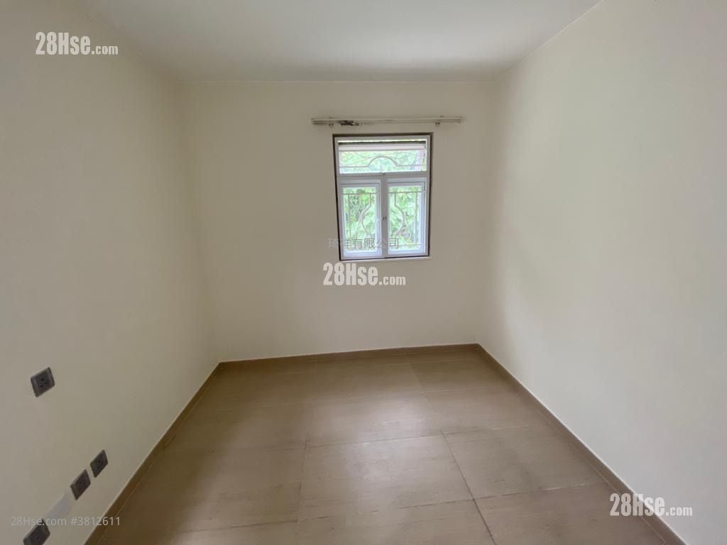 Village Sell 700 ft²