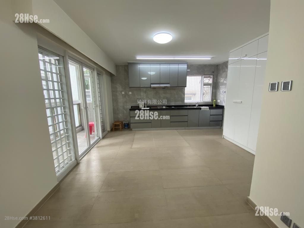 Village Sell 700 ft²