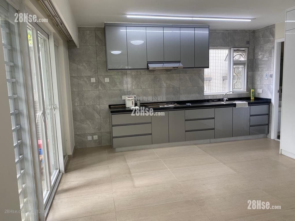 Village Sell 700 ft²