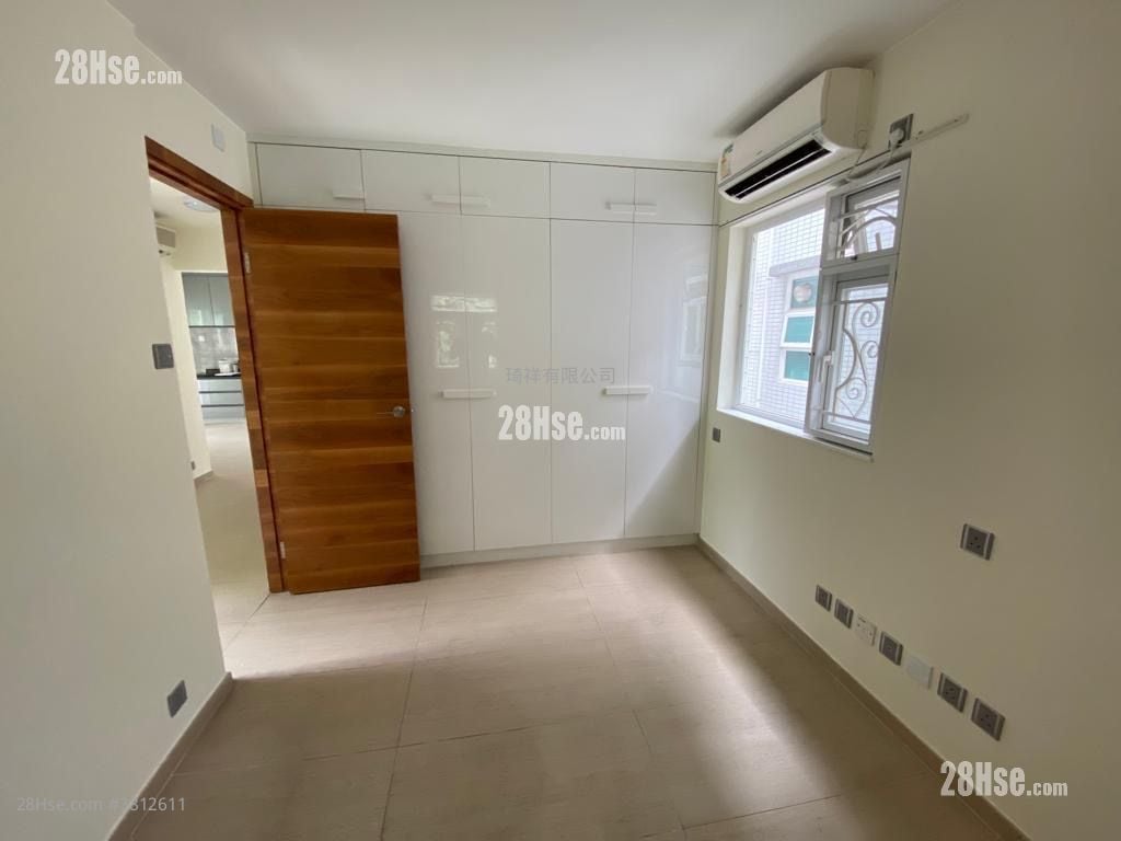 Village Sell 700 ft²