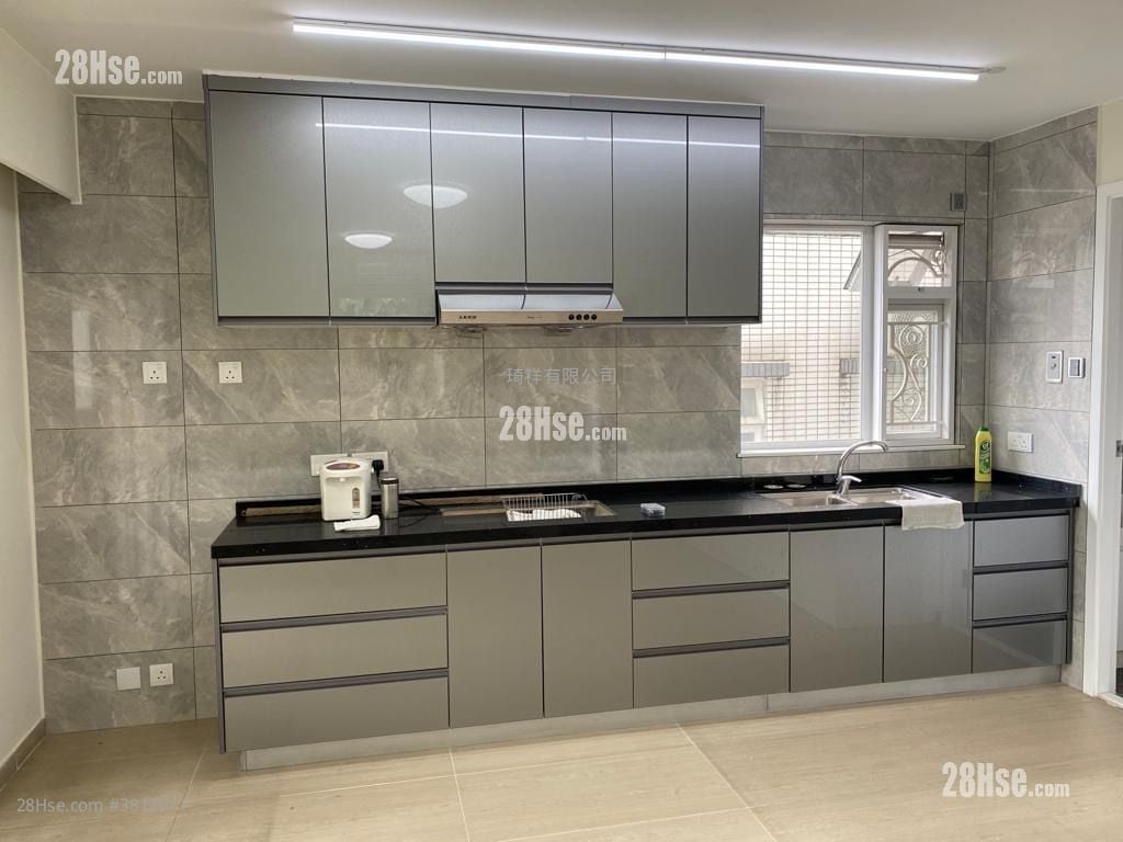 Village Sell 700 ft²