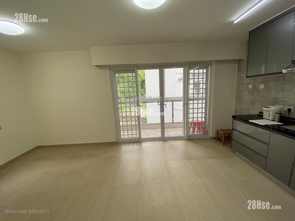 Village Sell 700 ft²