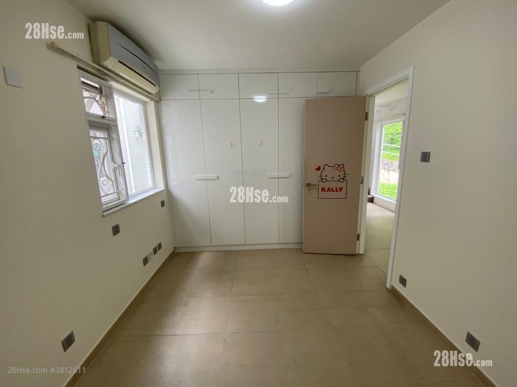 Village Sell 700 ft²