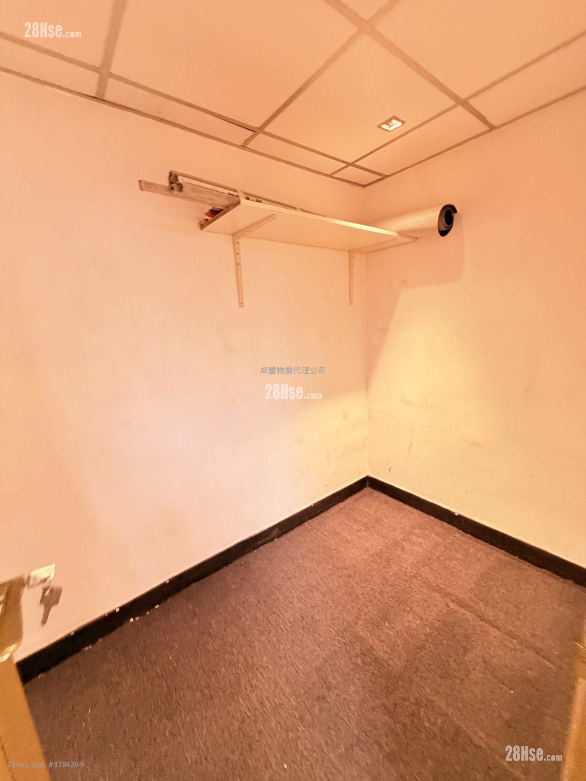 Siu Wai Industrial Centre Rental 2 Bedrooms , 1 Toilet 820 ft²