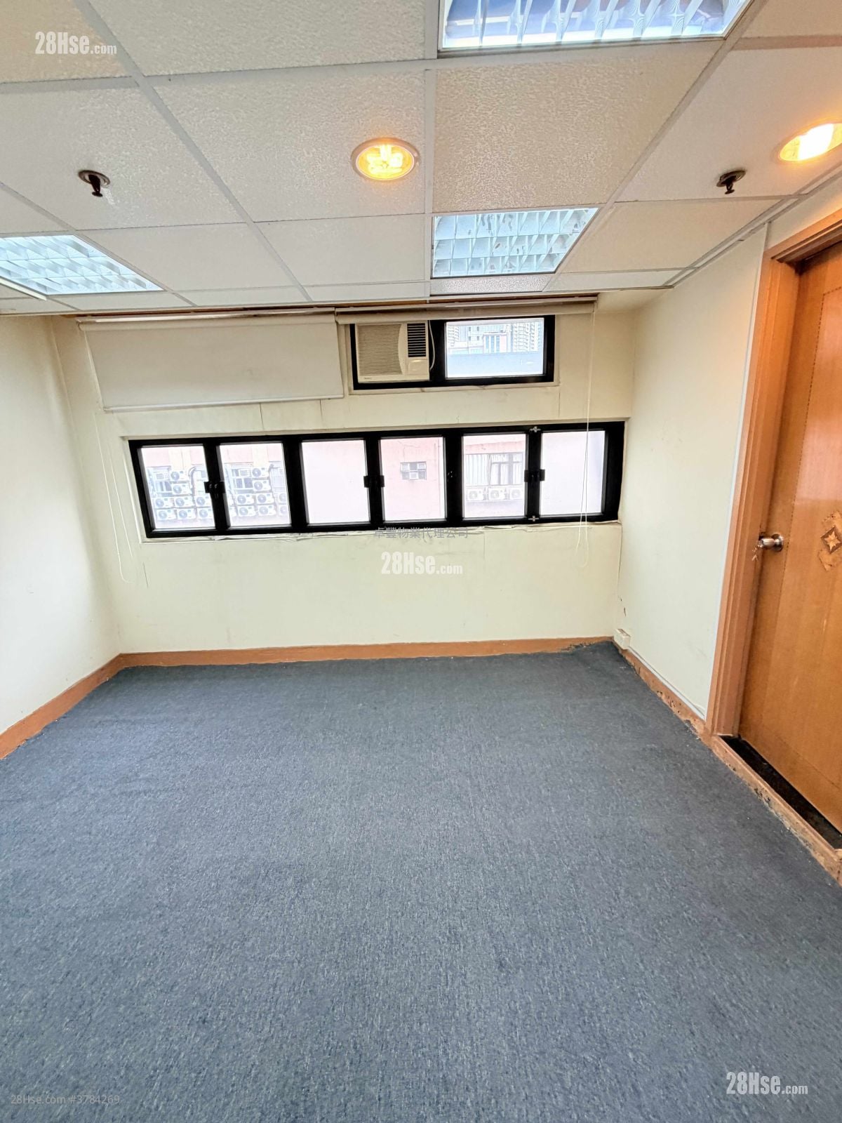 Siu Wai Industrial Centre Rental 2 Bedrooms , 1 Toilet 820 ft²