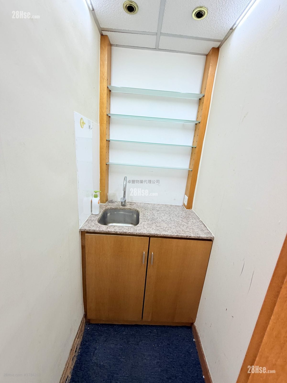 Siu Wai Industrial Centre Rental 2 Bedrooms , 1 Toilet 820 ft²